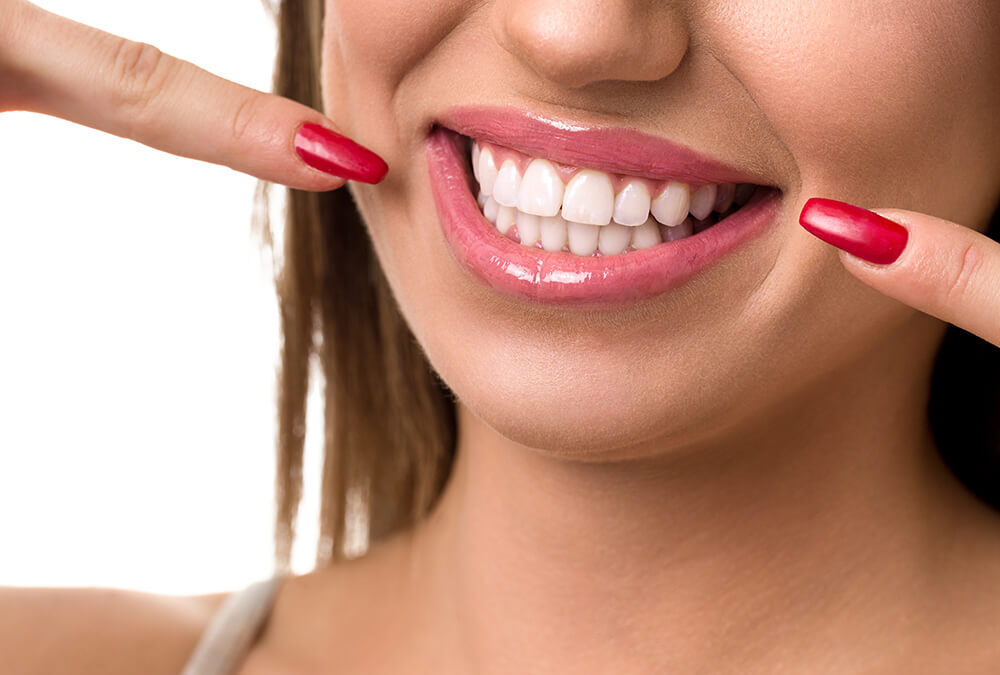 Węgiel aktywny na zęby – jak działa i efekty stosowania